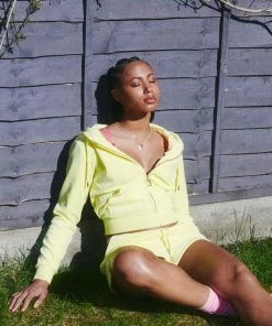 JUICY COUTURE TRACKSUITS LEMON DROP LUXE VELOUR TRACK SHORT